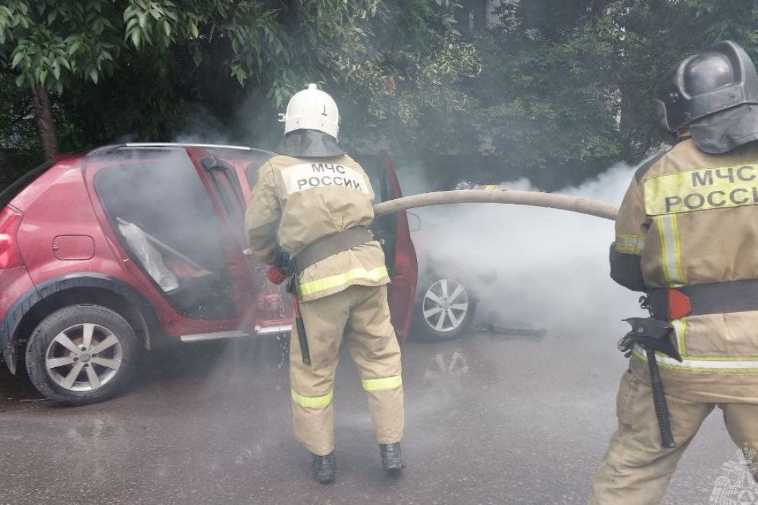 Появилось видео с горящей машиной в Пензе на улице Кулакова