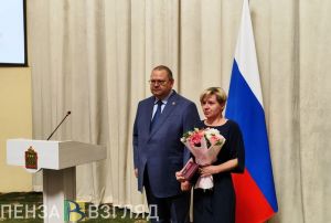 Анна Кузнецова и Олег Мельниченко вручили жителям Пензенской области госнаграды