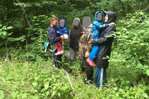 В лесу в Пензенской области нашли заблудившуюся семью с двумя детьми