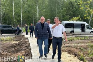 Мельниченко осмотрел жилые дома для сотрудников агропредприятия в Сердобском районе