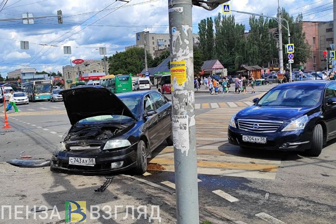 Около Центрального рынка в Пензе произошла жесткая авария