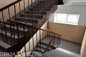 На лестничной площадке в Пензенском районе нашли тело мужчины