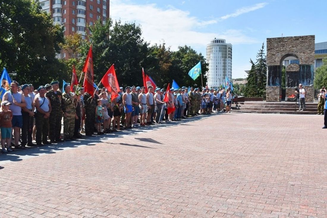 В день ВДВ у «Афганских ворот» в Пензе состоялся торжественный митинг