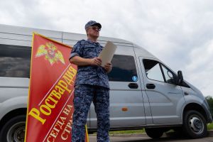 В Пензе появился мобильный пункт для заключения контрактов с Росгвардией