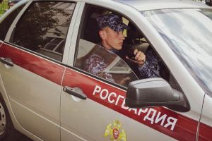 В Пензе росгвардейцы задержали мужчину, устроившего драку с двумя девушками