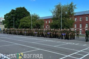 Гвардейцы обратились к Мельниченко с предложением организовать сборы для девушек