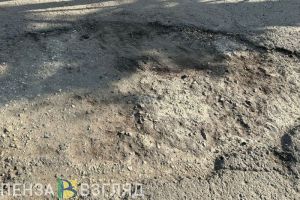 В мэрии Пензы обещают заменить асфальт около Дворца пионеров, но нескоро