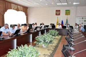 Пензенские депутаты возмутились тем, что асфальтировка дорог по наказам избирателей еще не началась