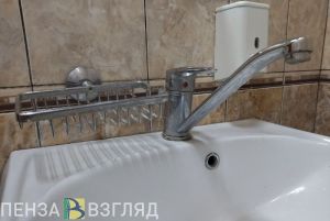 На улице Антонова в Пензе из-за коммунальной аварии отключили горячую воду
