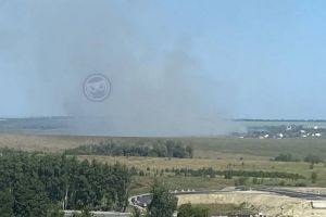В пензенском микрорайоне Заря тушат пожар