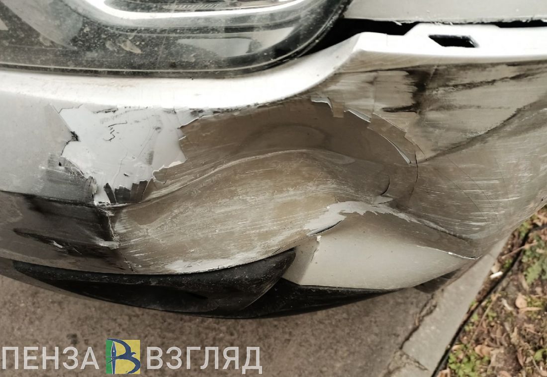 В Пензе на улице Луначарского в ДТП искорежило два автомобиля