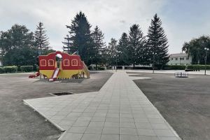 В Тамале благоустроили сквер и пешеходную зону