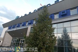 В Пензе самолет экстренно вернулся в аэропорт из-за неполадок с двигателем
