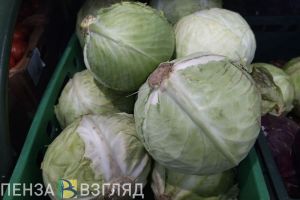 Жительница пожаловалась, что в селе Лопатинского района нет ни одного магазина