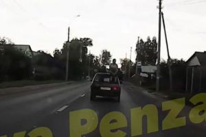 На Нейтральной улице в Пензе сняли видео трюков на автомобиле в стиле ГТА