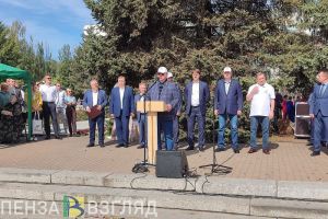 Олег Мельниченко поздравил жителей Заречного с 65-летием города