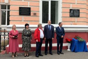 На здании гимназии №4 в Пензе открыли мемориальную доску