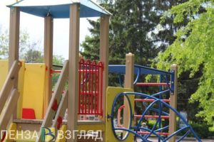 В Пензе на улице Бородина из-за коммунальной аварии затопило территорию детсада