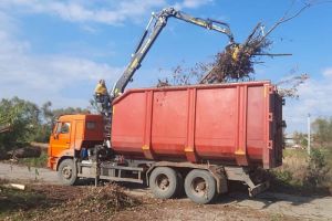 Пензенские коммунальщики помогают устранять последствия стихии в Никольске