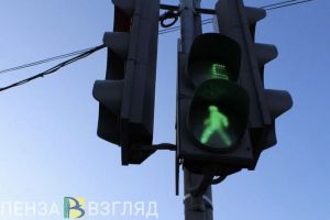 В Пензе у ТЦ «Высшая Лига» устанавливают светофор