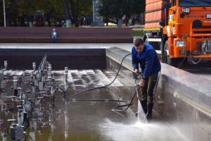 В Пензе фонтан на улице Московской начали консервировать