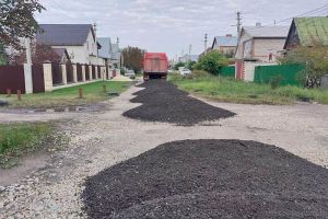 На одной из улиц Пензы рабочие выполняют поручение главы города Басенко