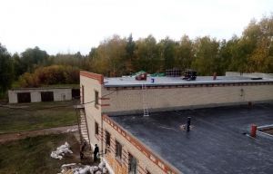 Ремонт крыши школы в Сердобском районе, пострадавшей от урагана, завершен на 80%