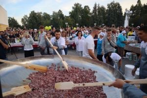 Рекорд Заречного по жарке картофеля с индейкой стал мировым