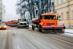 Дороги Пензенской области уже начали посыпать пескосоляной смесью