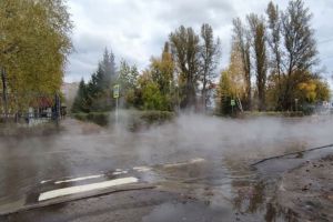В Пензе устраняют последствия порыва на пересечении ул. Кирпичной и Германа Титова