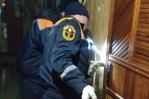 В Пензе спасатели проникли в квартиру, из которой доносились крики женщины