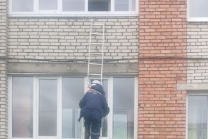 На Лагерной улице Пензы внук ограничил свободу бабушки