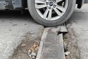 Пензенцы показали дыры в мосту на Токарной улице