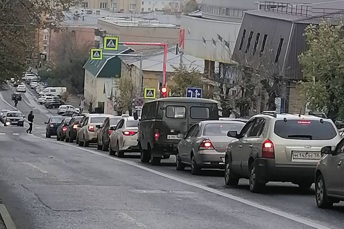 Новый светофор привел к большой пробке на улице Володарского в Пензе