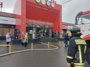 Из-за пожара в пензенском ТЦ эвакуировали 40 человек