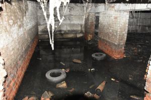 В Пензе из-за канализационных стоков разрушаются стены дома на ул. Циолковского