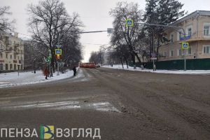 В Пензе 42 спецмашины очищают дороги и улицы от снега