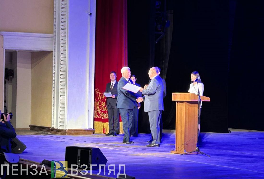 Олегу Мельниченко вручили медаль за заслуги в развитии ПГУ