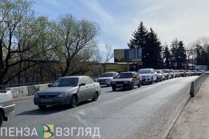 В пензенской Терновке и селе Засечное водители снова стоят в серьезной пробке