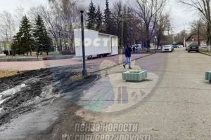 Пензенцы пожаловались на разрушенную дорогу у мемориала «Журавли»