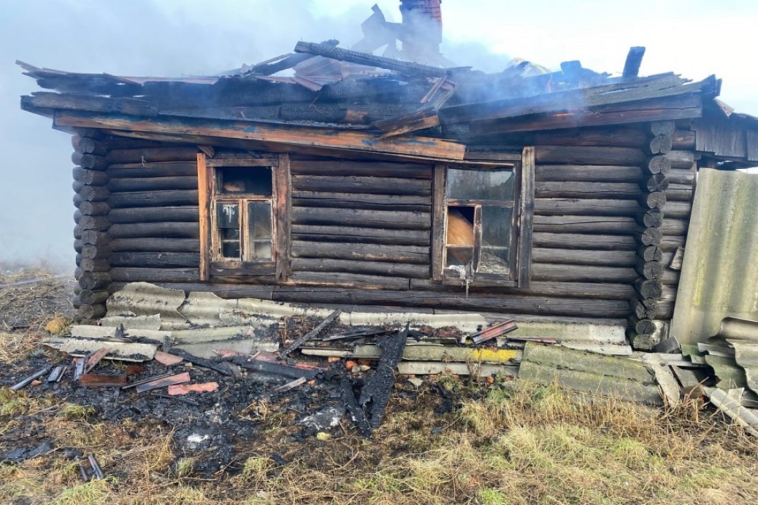 В Каменском районе сгорели два жилых дома