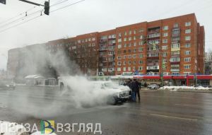 В Пензе на проспекте Победы загорелся автомобиль