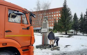 В Пензе перенесли бюст выдающегося терапевта Григория Захарьина