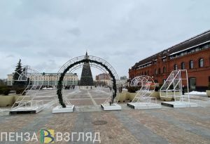 В Пензе на монтаж и обслуживание домика Деда Мороза направят 230 тысяч рублей