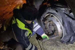 В Пензенской области помогли водителю, который не мог ехать из-за взрыва колеса