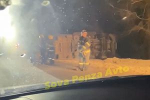 Появилось видео с дороги между Пензой и Заречный, где перевернулась маршрутка