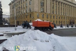 150 человек при помощи 94 единиц техники борются с пензенским снегопадом