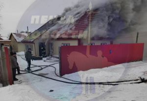 Жителям Каменки пришлось выбегать из горящего дома