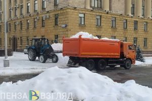 В УЖКХ Пензы рассказали, почему тротуары оказываются завалены снегом