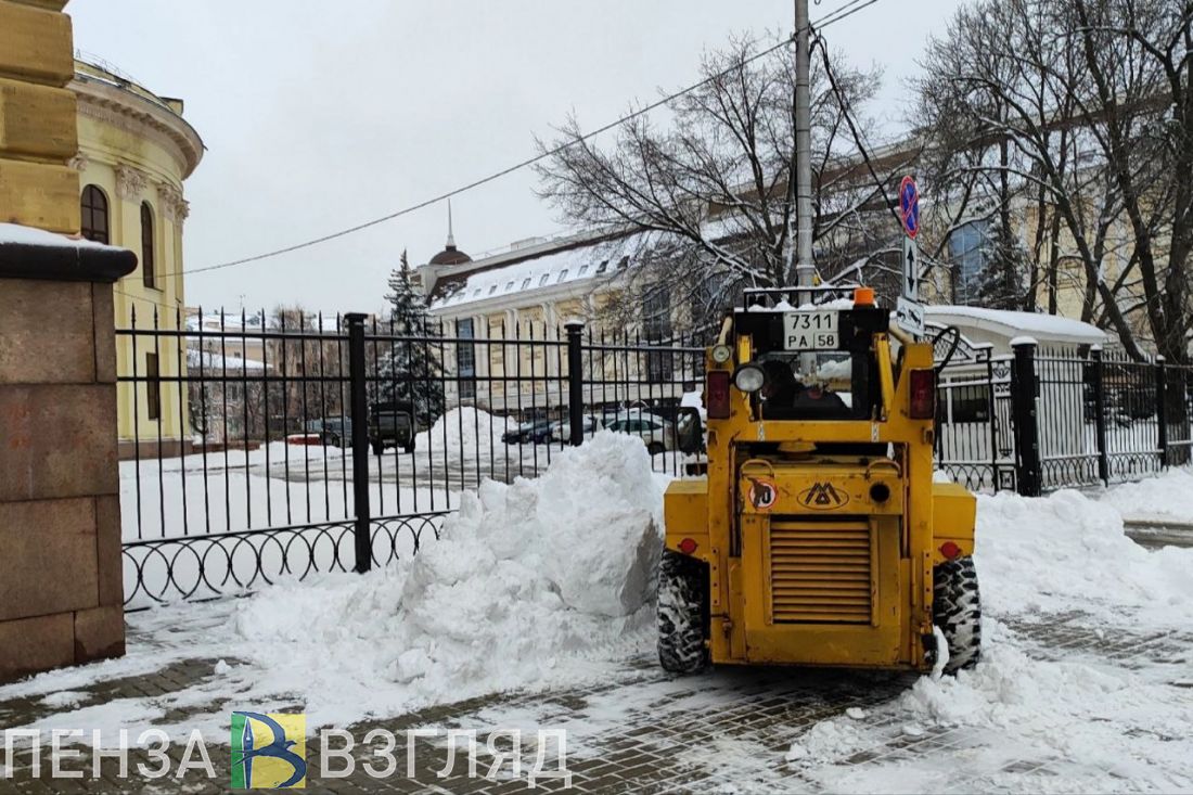 Пензенцам рассказали, кто должен чистить снег и лед в городе